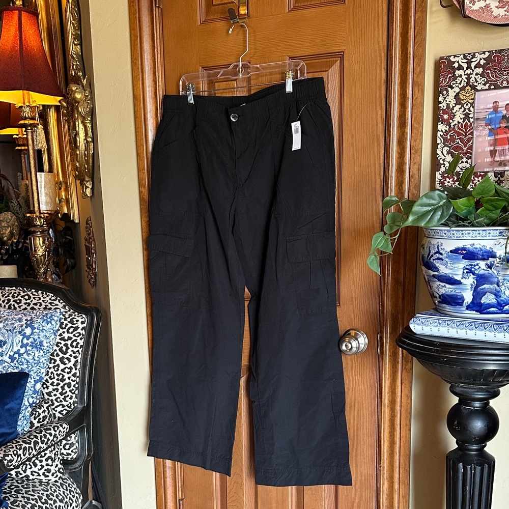 NWT Women’s Old Navy Black Cargo Pants, size Large